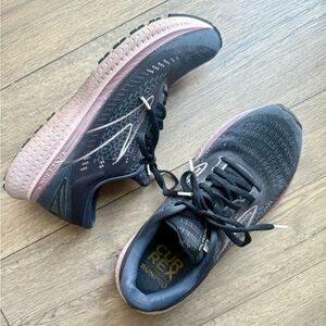 Brooks • Women's Athletic Shoes 9.5